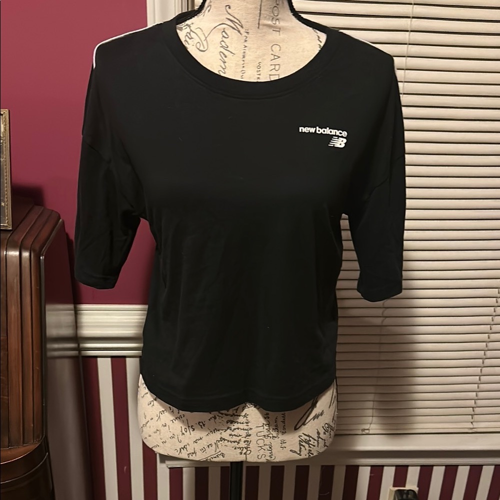 New Balance Black 3/4 Sleeve Fitted Crop Tee